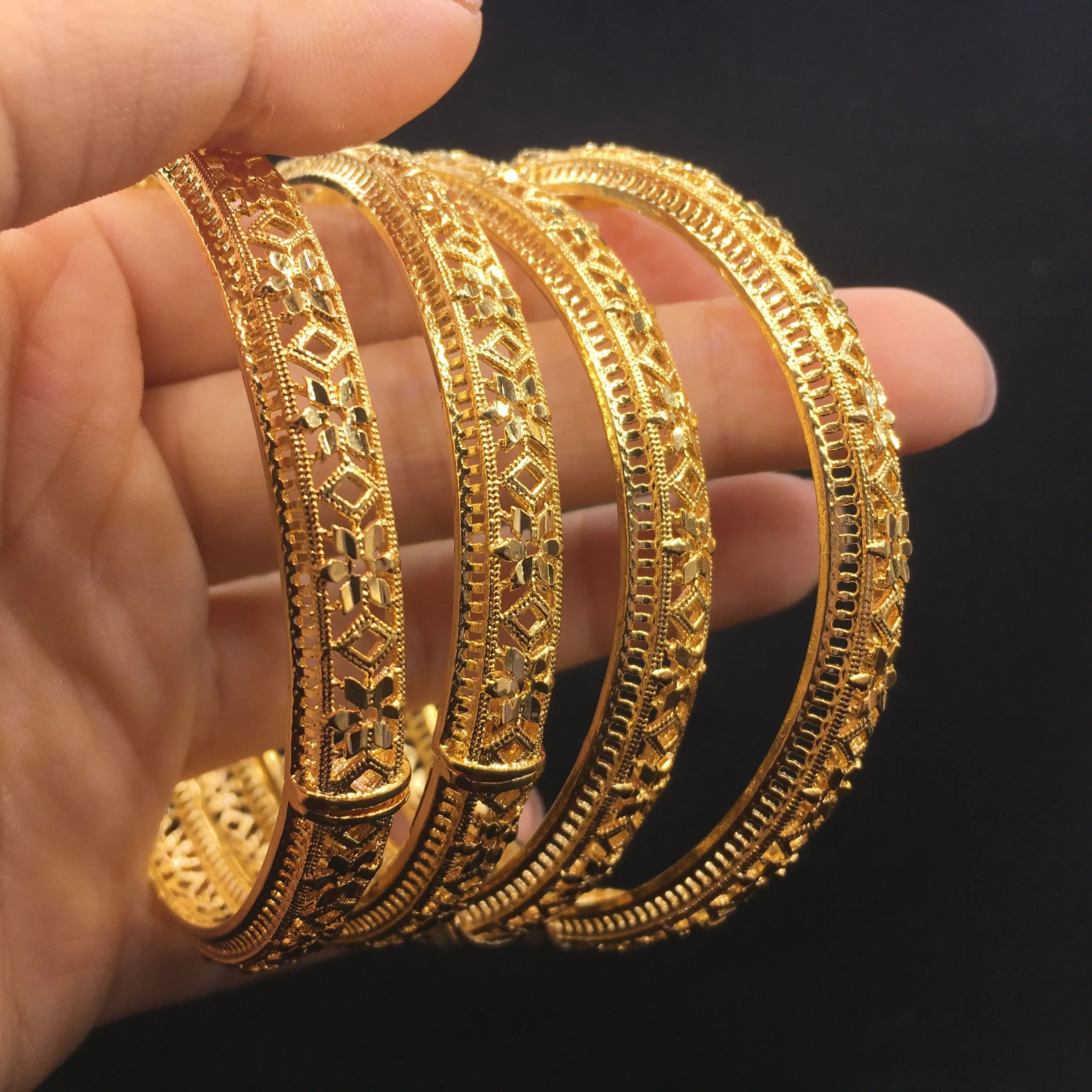 

Ethlyn 2pcs/lot Gold Color Dubai Bangles for Women Ethiopian Bracelets Middle East Wedding Gifts MY53