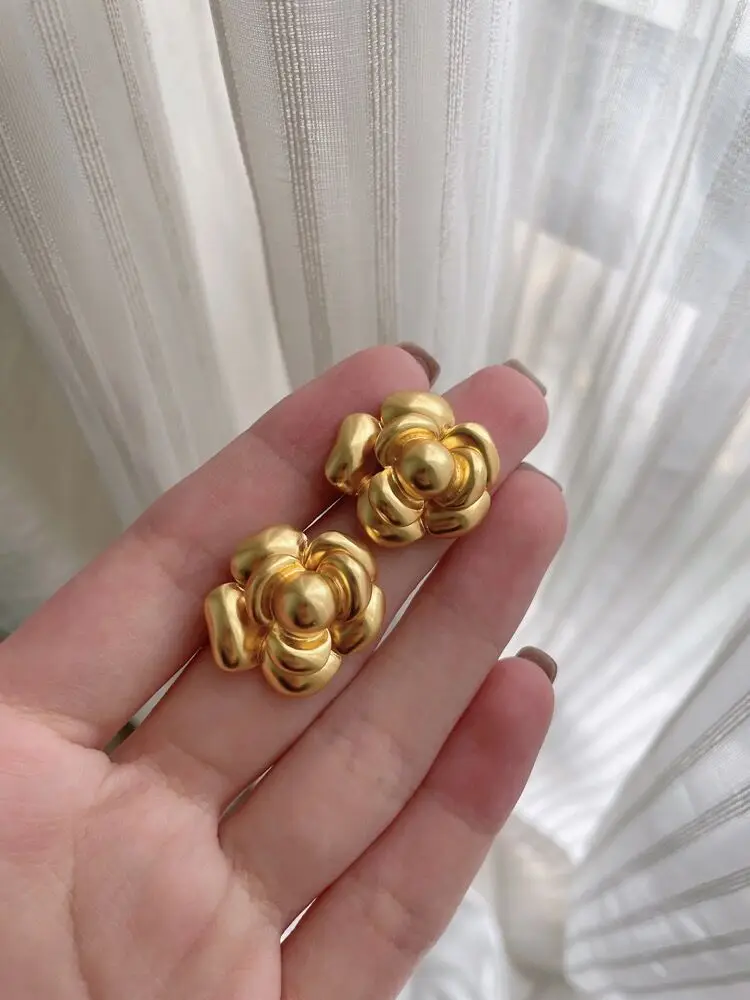 

18K Gold Plated Camellia Flower Stud Earrings for Women Girls Vintage Statement Ear Studs Jewelry