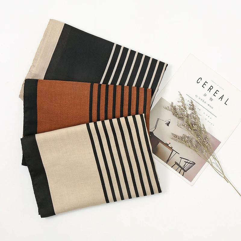 Шарф женский весенний в полоску черно-белый 2021 х85 см