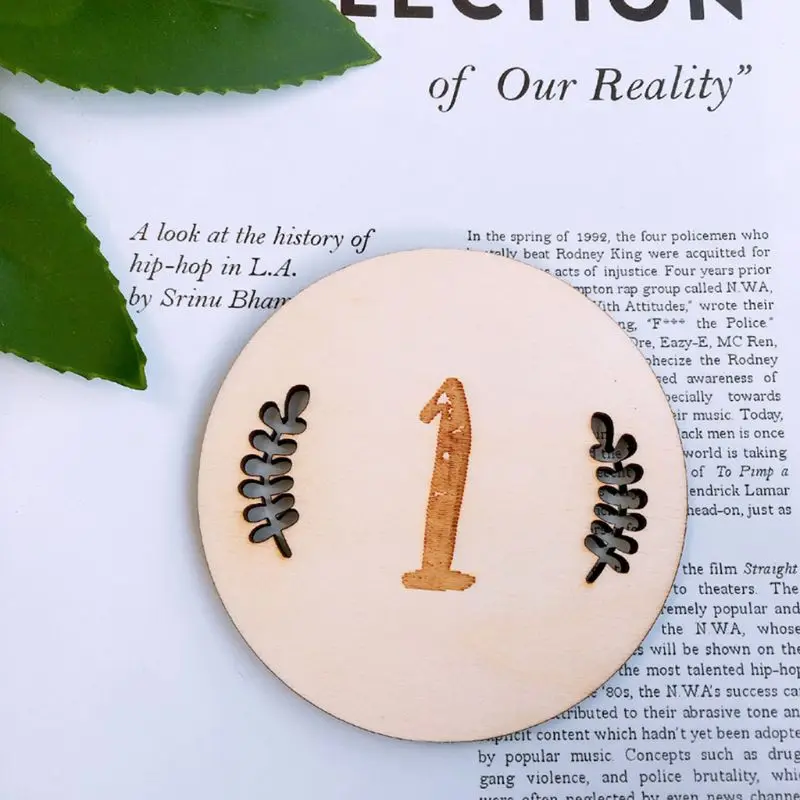 

12 Pcs/set Baby Milestone Card Vintage Leaf Numbers Engraved Wood Infants Bathing Gift Newborn Photography Props Set C5AF
