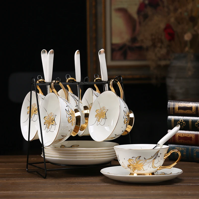 Чайная чашка с золотыми лилиями набор ложек блюдцем 200 мл британская