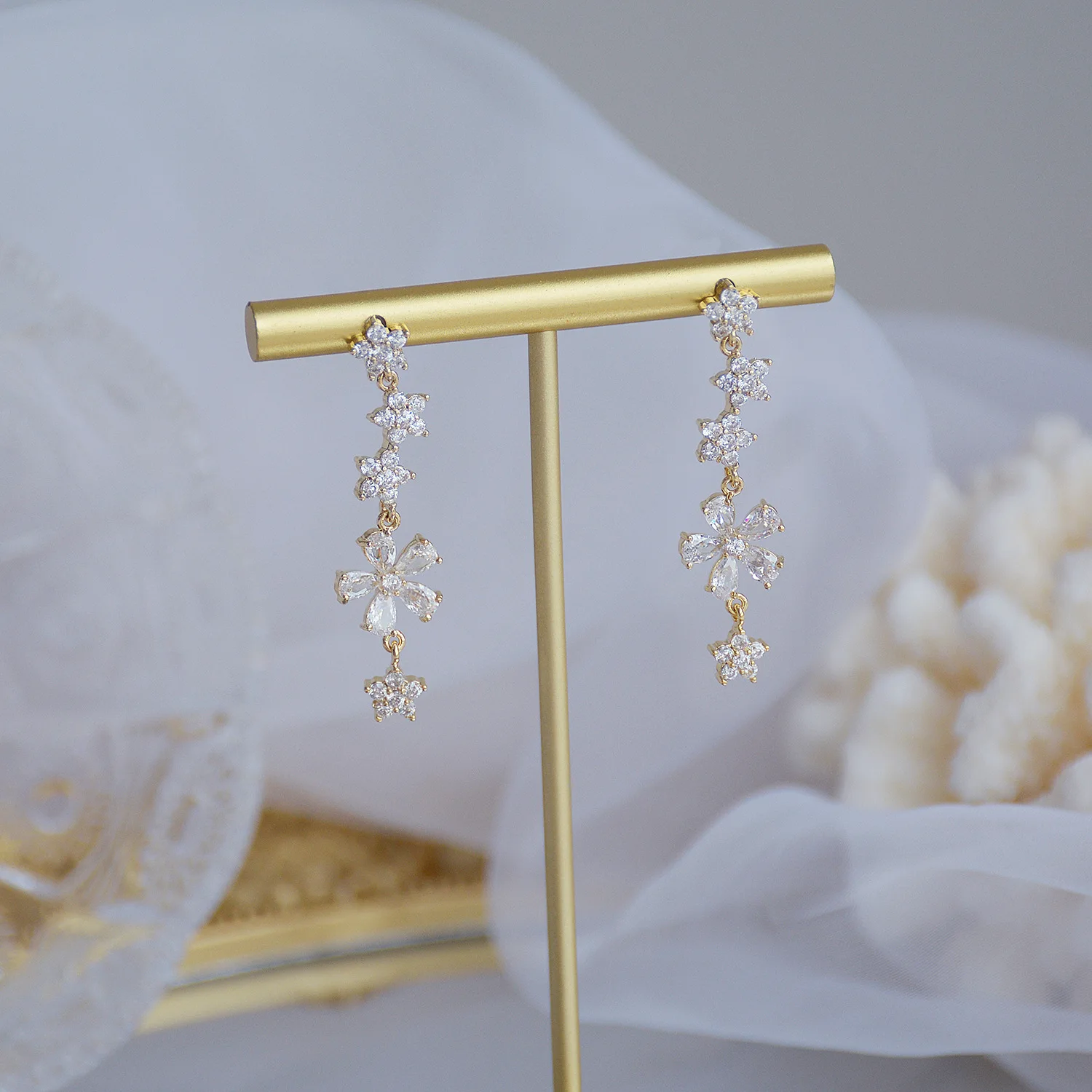 

Fashion Charm Earrings for Women Zirconia 18k Real Gold Leaves Stud Earring Elegant Korean Crystal Pendant Wedding Fine Jewelry