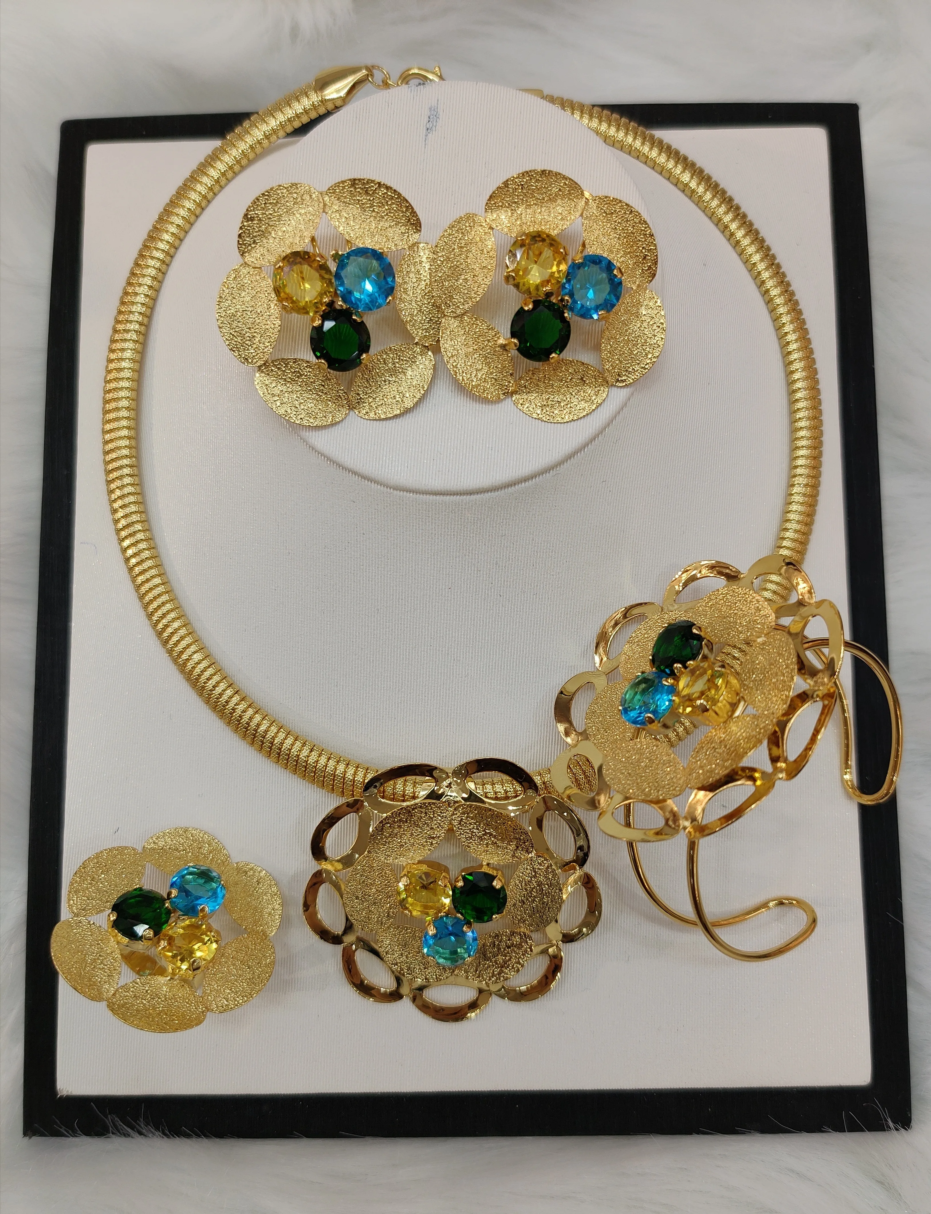 

2022 Dubai Trendy Flower Round Necklace Sets Gold Color African Jewelry Sets for Women Wedding Party Bridal Luxury Quality Gift