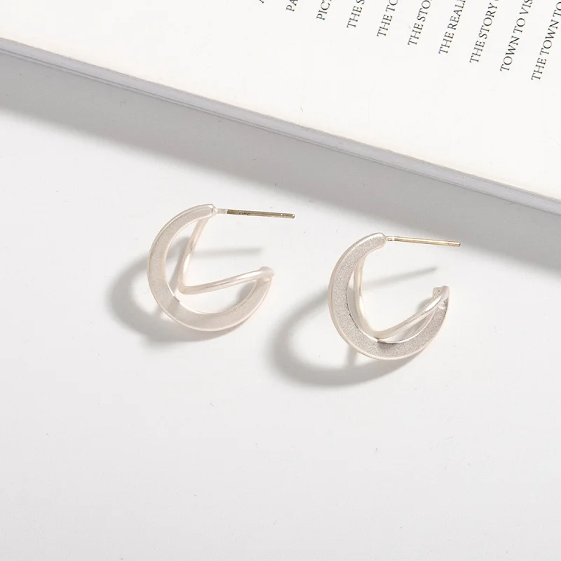 Матовые серьги-гвоздики C-ring twist design sense small circle | Украшения и аксессуары