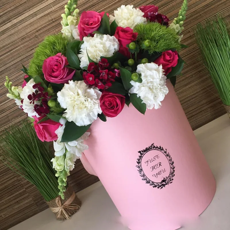 Подарочная коробка круглая подарочная из трех частей для обнимания цветов