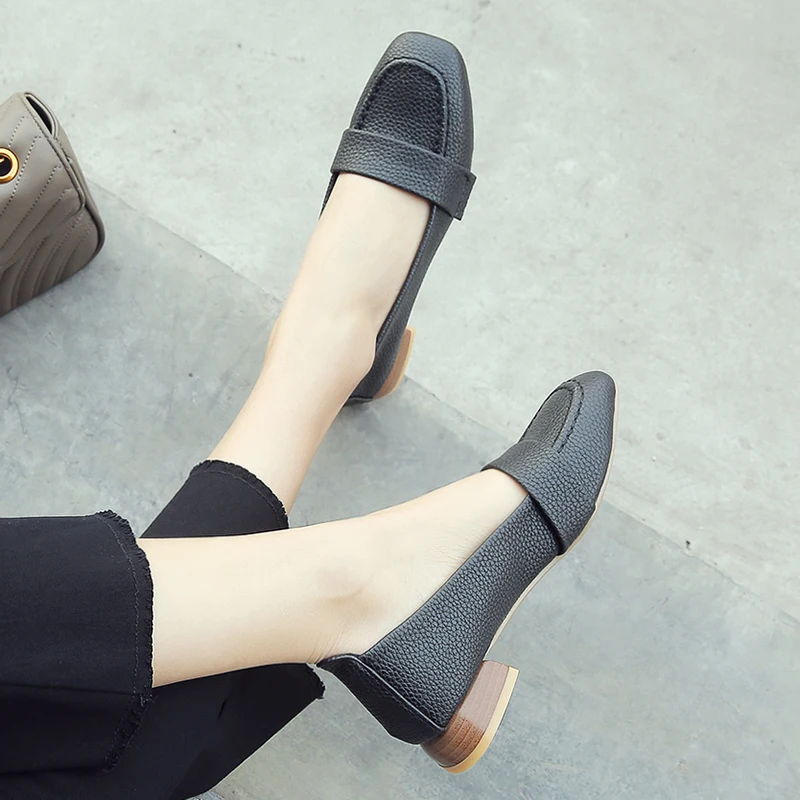 Туфли лодочки женские на толстом каблуке однотонные кожаные без застежки