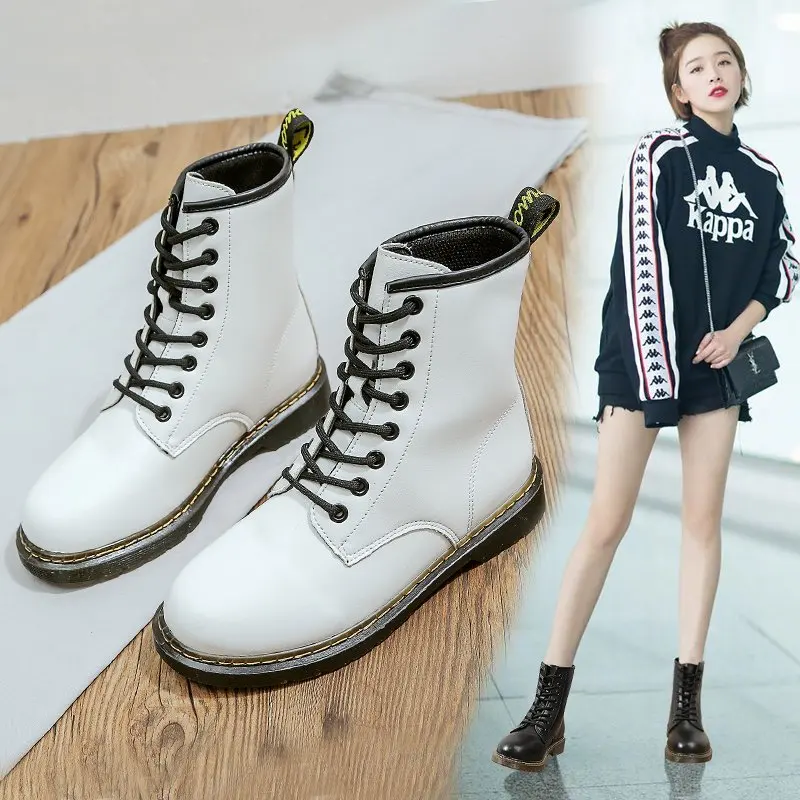 Женские мотоциклетные ботинки черные из мягкой кожи на танкетке со шнуровкой