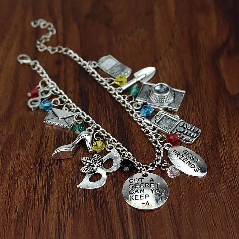 Милый браслет и с маленькими лжецами &quotполучил секрет можете ли вы сохранить