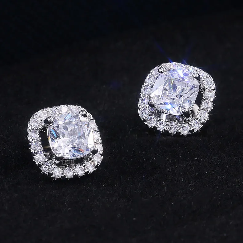 

European and American Temperament Hot Selling Korean Classic Four-claw Simple Stud Earring Super Flashing Ladies Jewelry