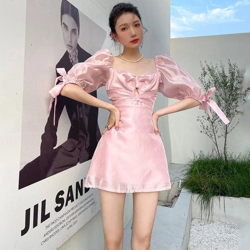 

Мини-платье женское летнее с квадратным вырезом и пышными рукавами