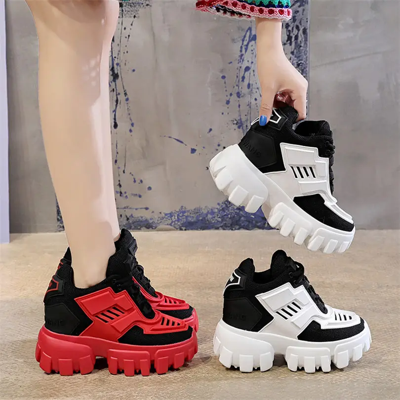 Женские кроссовки дышащие на платформе и танкетке теннисные высоком каблуке