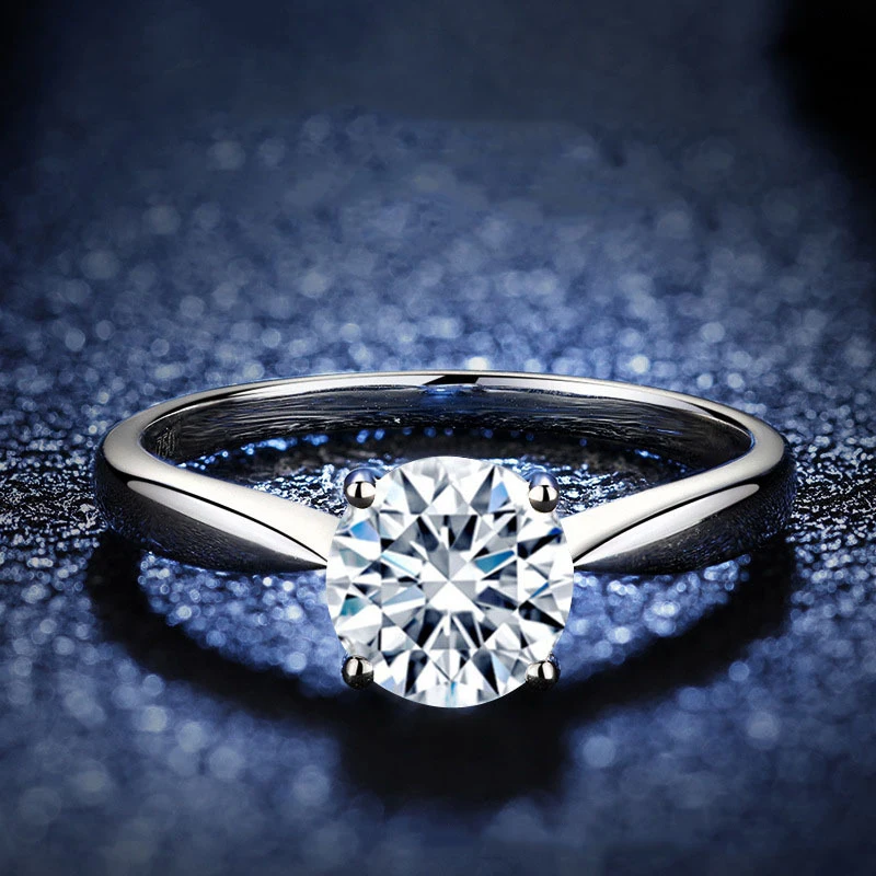 

Женское кольцо из серебра 925 пробы с бриллиантами 1 карат