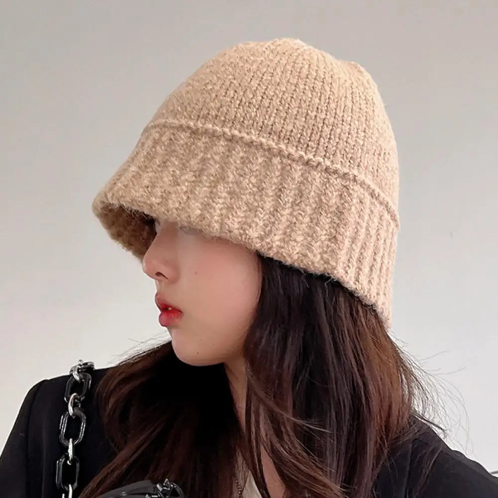 Осенне-зимняя женская шапка-ведро с широкими полями |