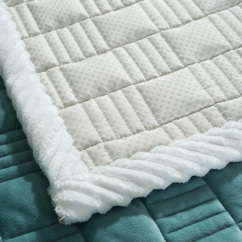 Противогрязный чехол для дивана твердый плюшевый нескользящий в гостиную