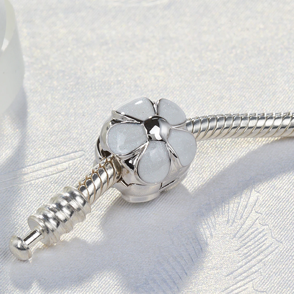 Видео! Белая хризантема могут быть открыты 925 стерлинговые Серебряные бусы