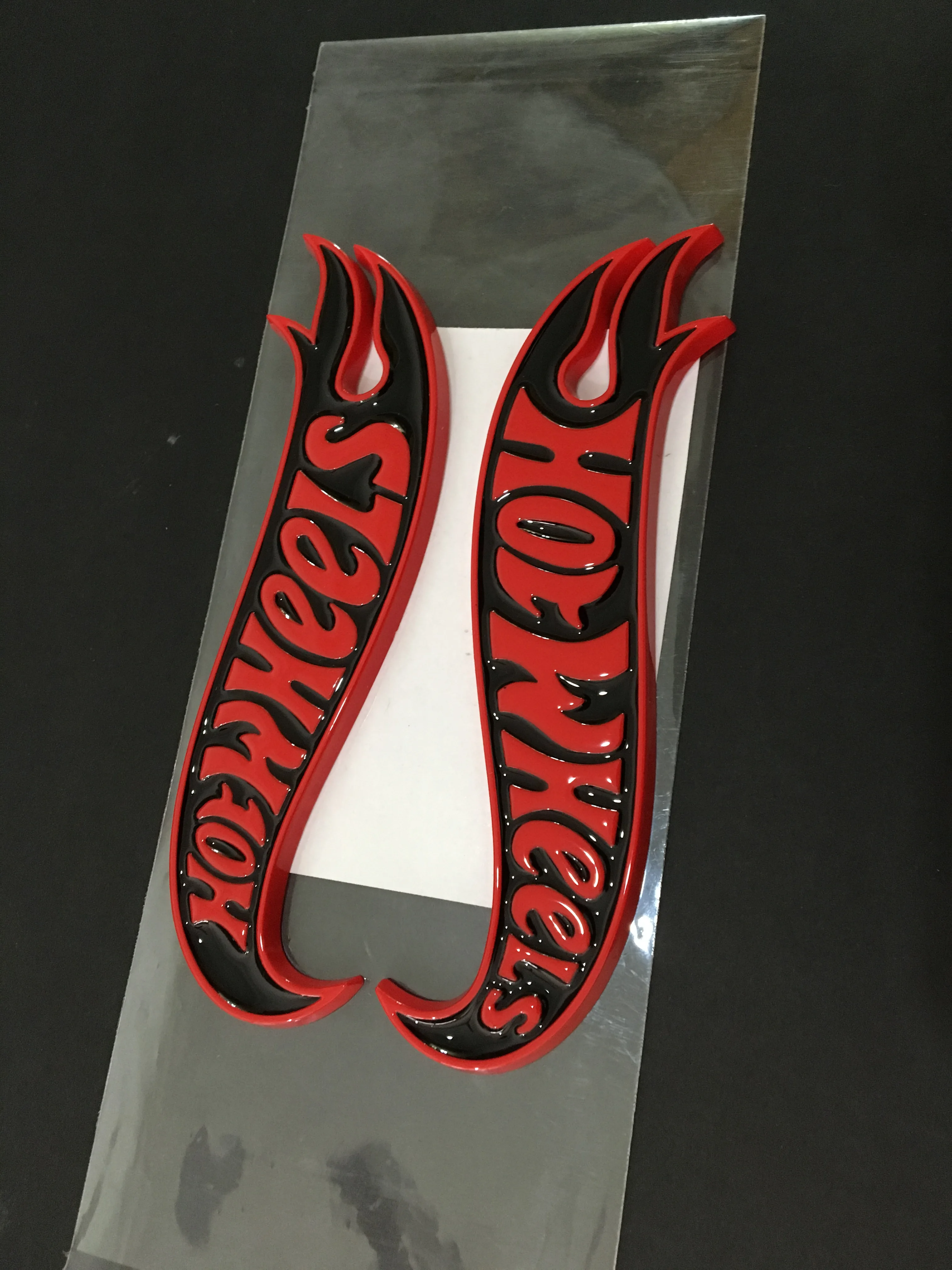 1pair red &amp black Hot Wheels Flames Emblem Badge Rod Mustang Camaro | Автомобили и мотоциклы
