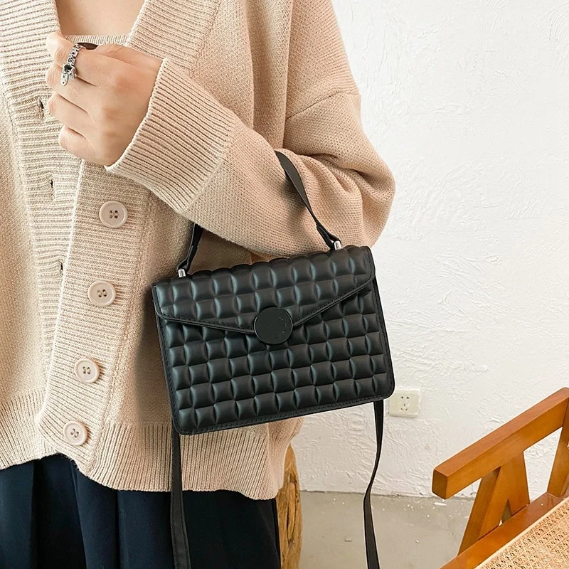 

Solid Color Small Square Bag Autumn and Winter New Fashion Embroidered Thread Lingge Handbag Simple Single Shoulder Messenger