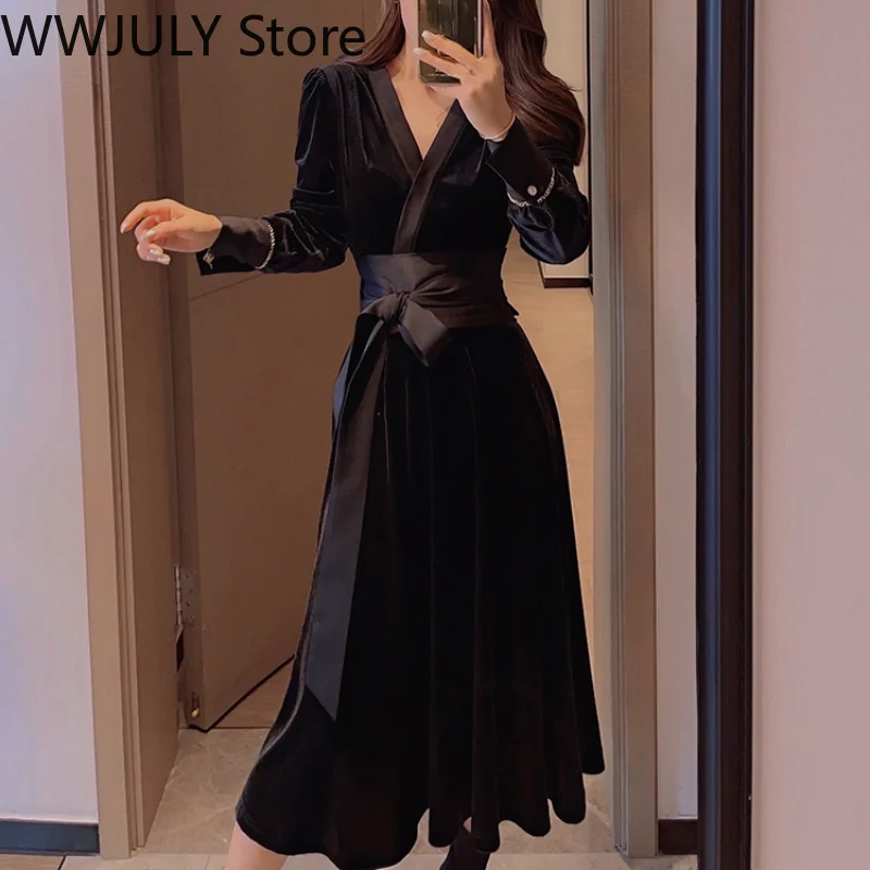 Женское бархатное платье средней длины черное винтажное с длинным рукавом и