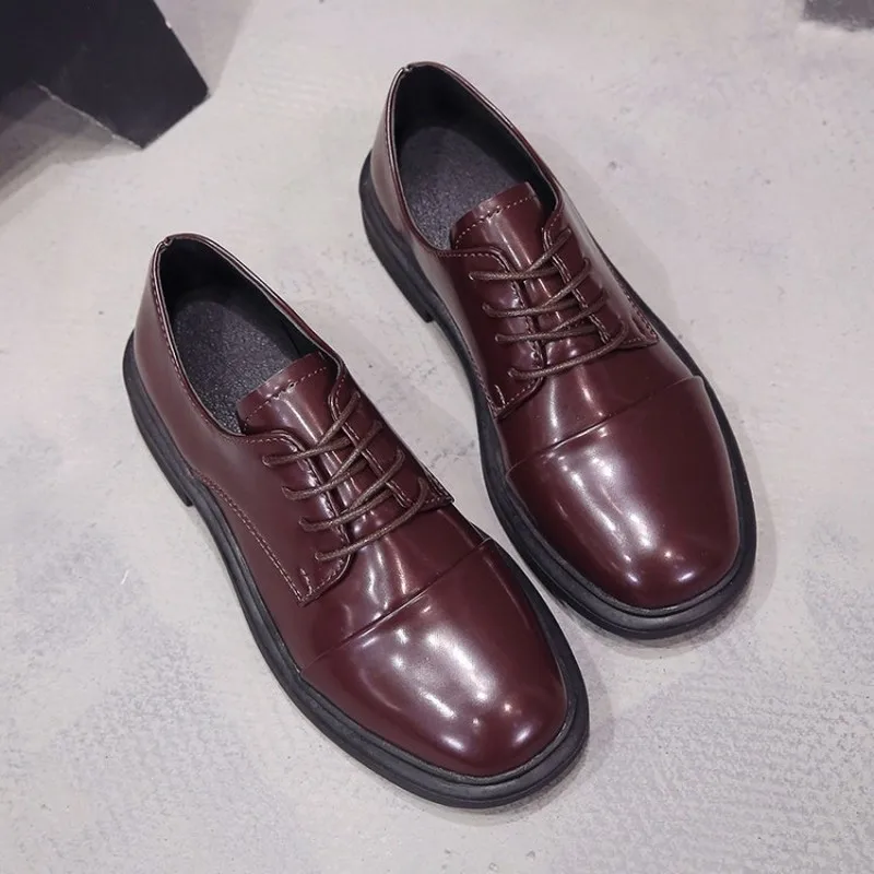 2020 Весенняя распродажа Маленькая кожаная обувь Женская повседневная Большие