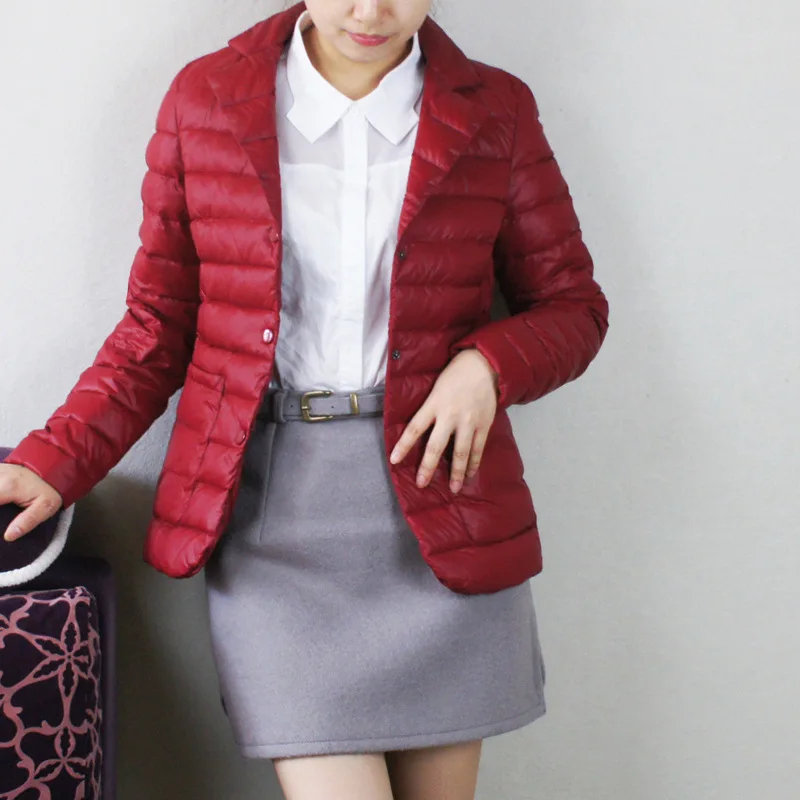 Легкая ультрабелая куртка-пуховик на утином пуху женская короткая в Корейском