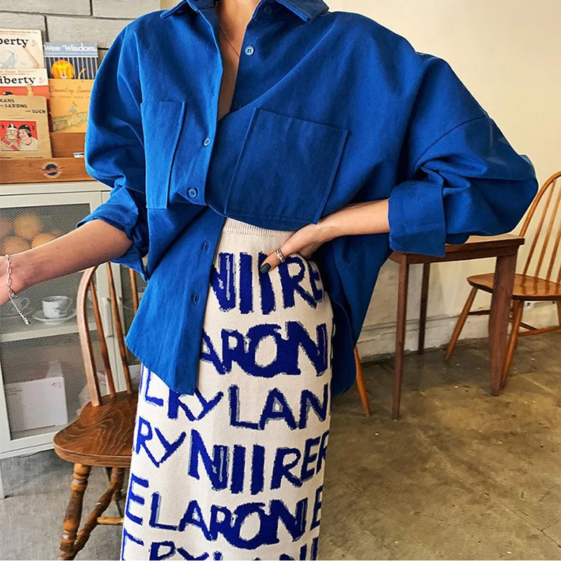 Женская хлопковая блузка с отложным воротником и двумя карманами |