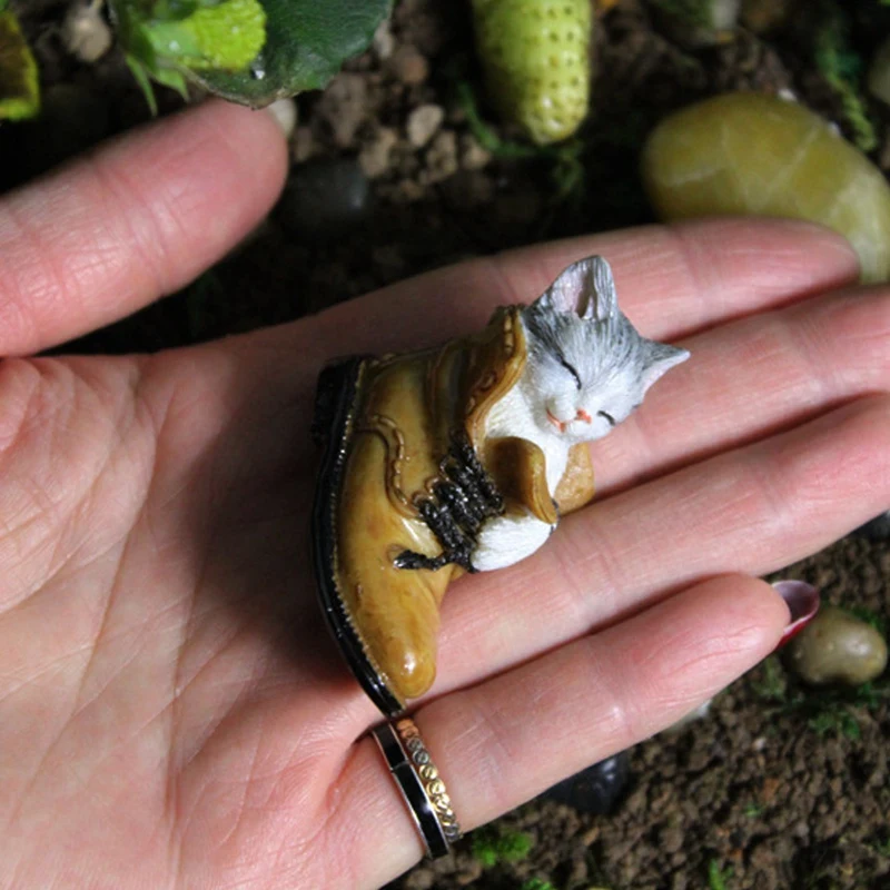 

1x Cute Kitten Micro Landscape Decoration Flower Pot Model Decoration Resin Crafts-Cat Mini Ornaments Home Accessories 4.8*4.3cm