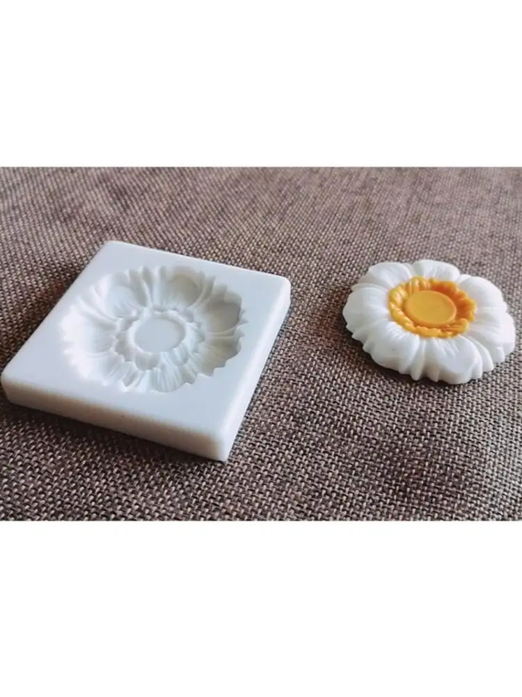 

Handmade Cute Resin Flower Pendant Silicone Resin Casting Mold Floral Pendant Keychain Resin Jewelry Making Tools Crafts