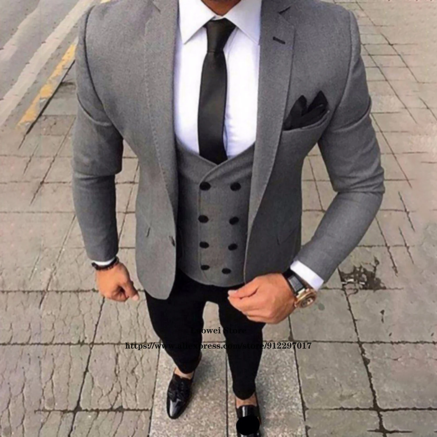 Костюм мужской классический из трех предметов двубортный пиджак и брюки смокинг