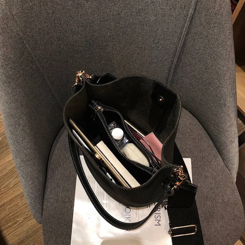 

Large Capacity Red Bucket Bags for Women Luxury Nubuck Leather Crossbody Female Bag Solid Color Wide Strap Shoulder Ladies Bag