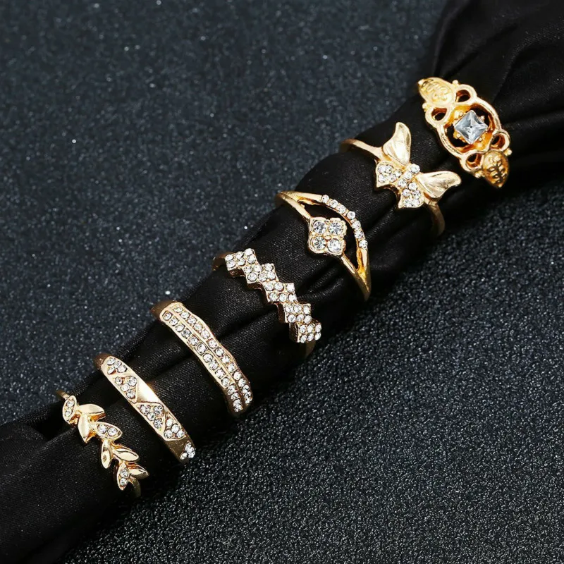 

European And American Hot Sale Luxury Rhinestone Alloy Ring Temperament Butterfly Leaves Texture Geometric Ring