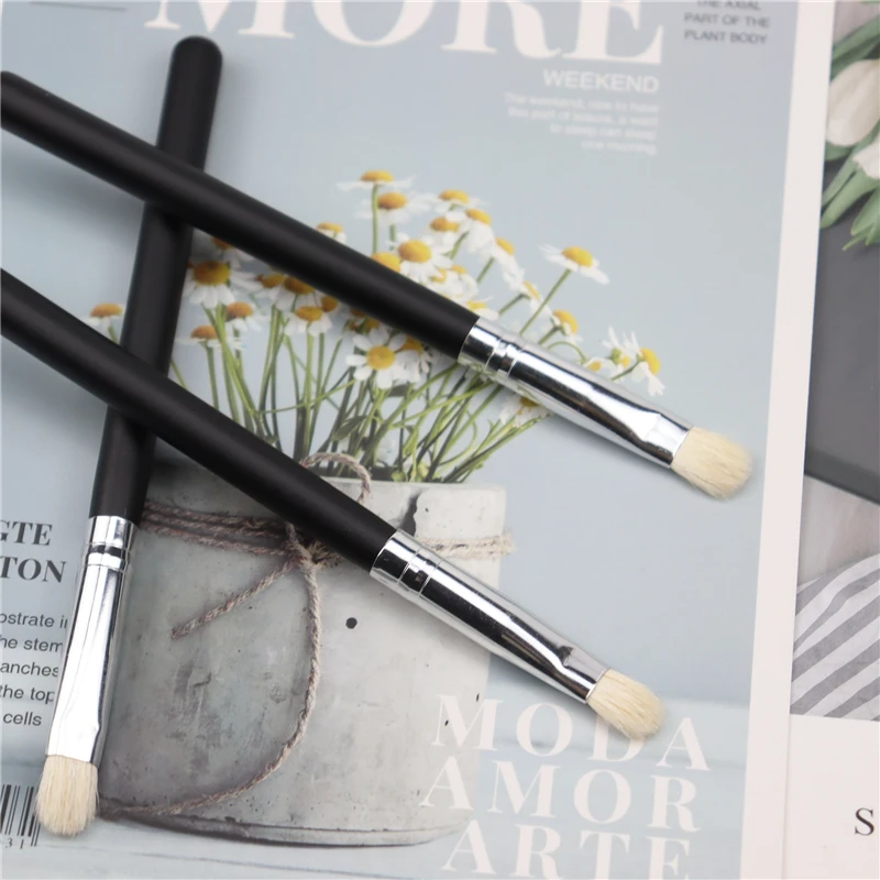 

Massaller Animal Hair Small Eye Shadow Brush for Women High Quality Goat Hair Eye Make Up Tools Essential Cosmetic Brushes