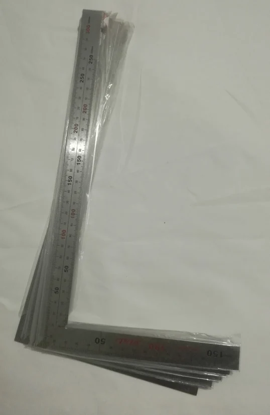 

Линейка с прямым углом, утолщенная, 30 см, с защитой CMC, в основном используется для осмотра и проверки катушек пожарного шланга