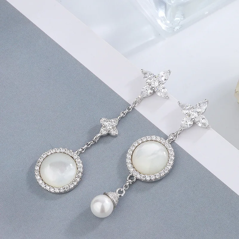 

Pearl earrings temperament simple four-leaf clover earrings