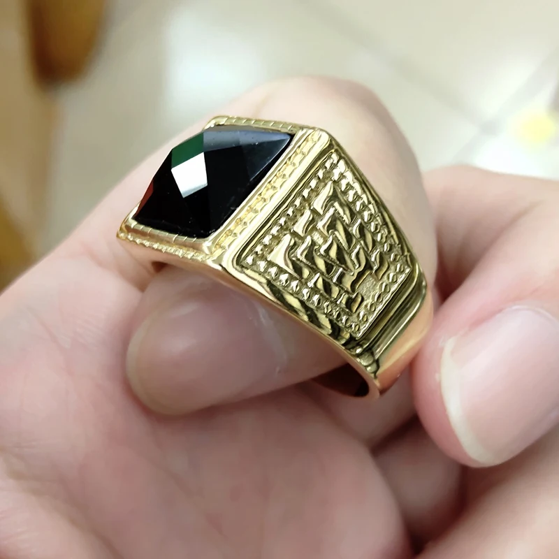 Мужское кольцо с большим камнем золотистое/серебристое в стиле хип-хоп крупным