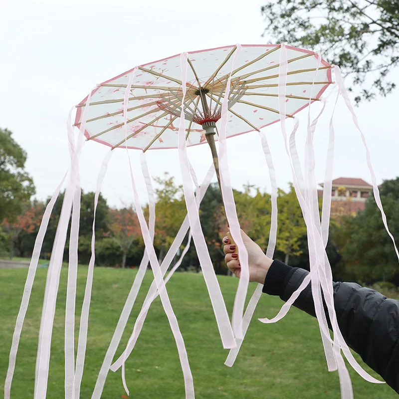 Зонт в китайском стиле с цветочным узором и кисточками старинный костюм