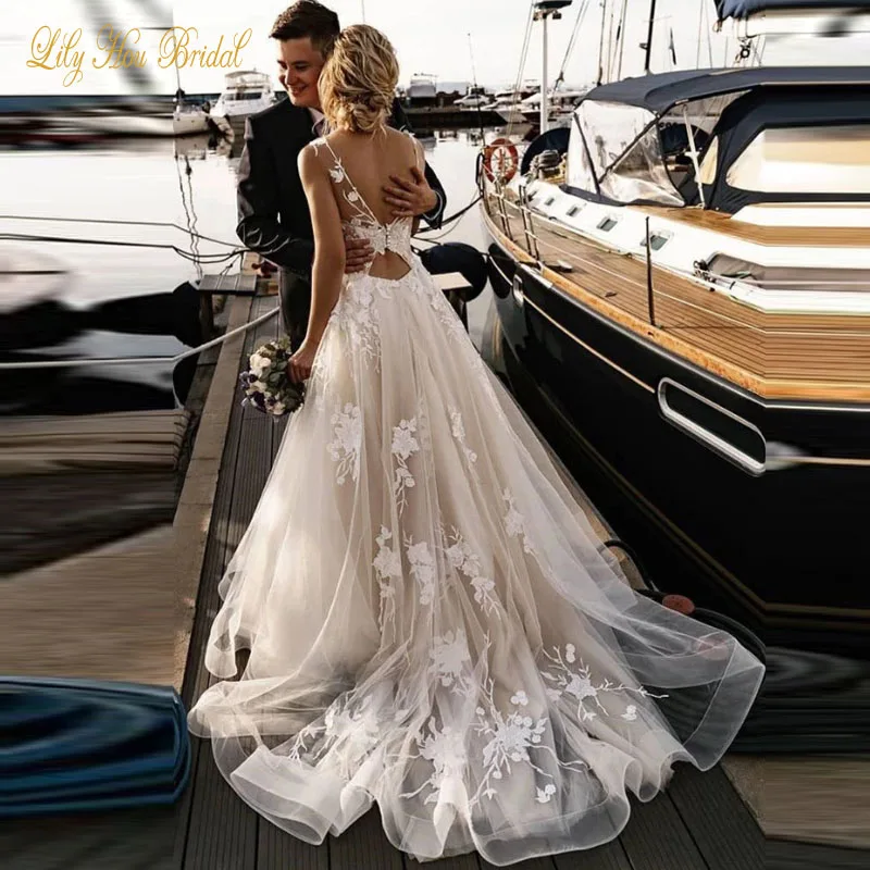 

2020 Wedding Dresss Illusion Top Sheer Bateau Neck Sleeveless Lace Appliques Soft Tulle Cut Out Open Back Bridal Gowns