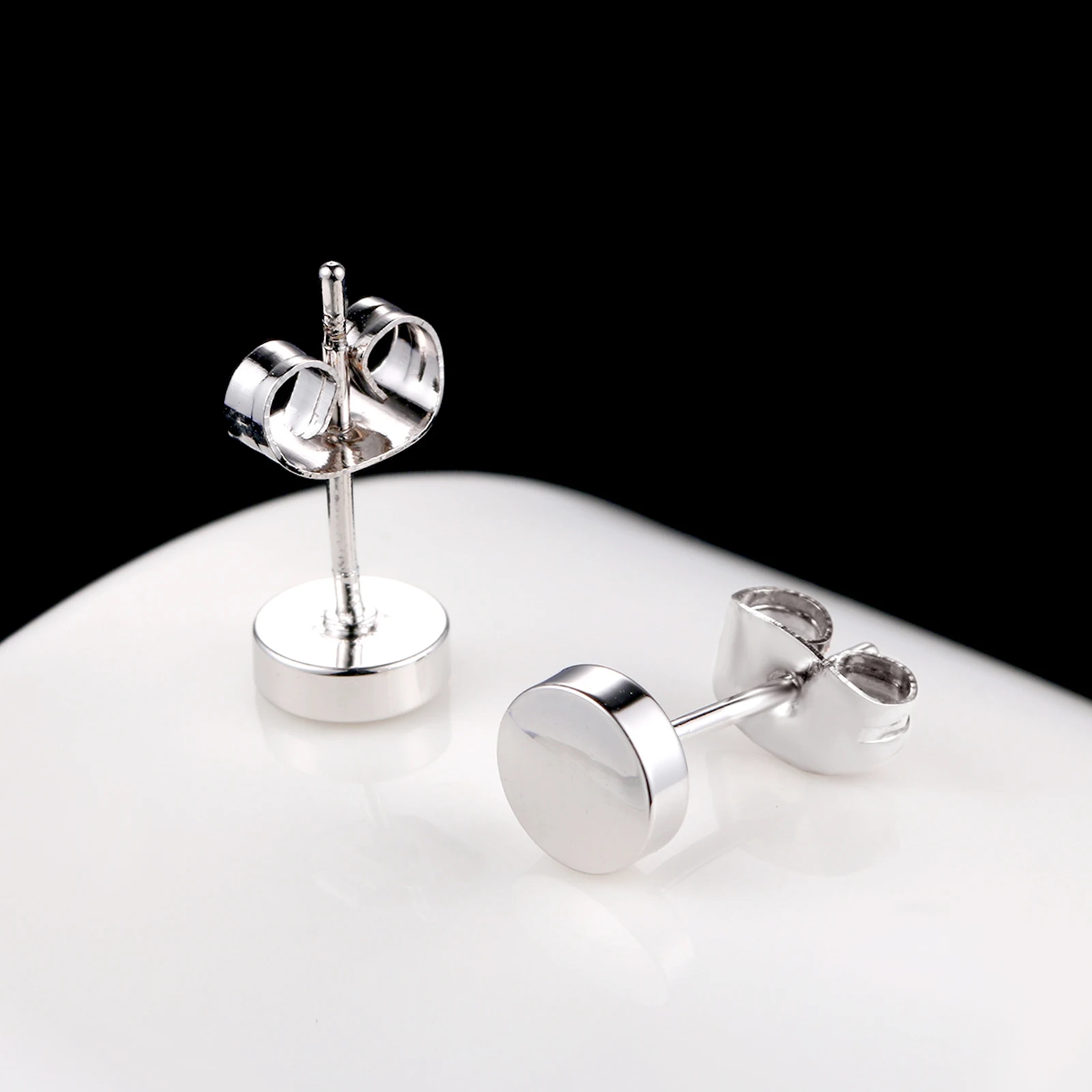 Классические маленькие серьги гвоздики для женщин и девочек простые