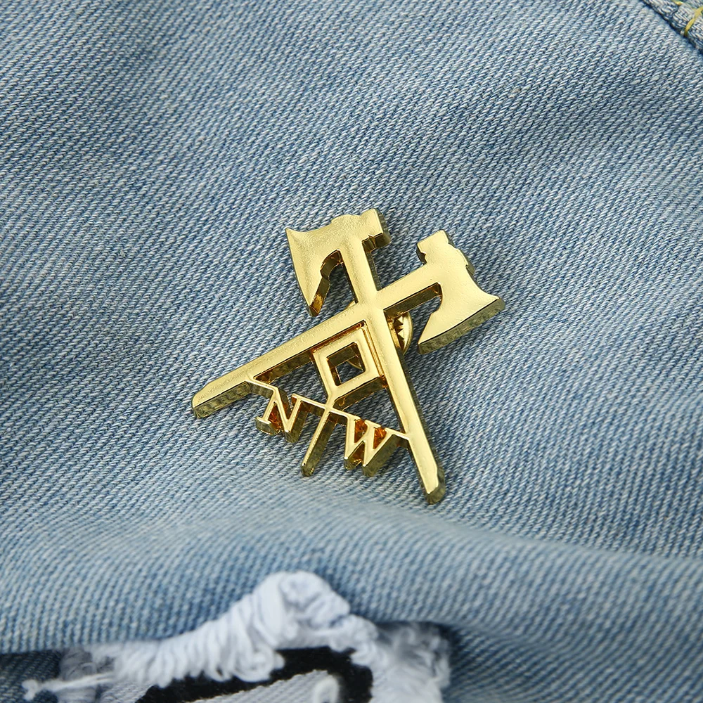 

Game New World Pin Game Backpack Brooch Badges Enamel Metal Brooches Pins Collectibles Gift Cosplay Accessories