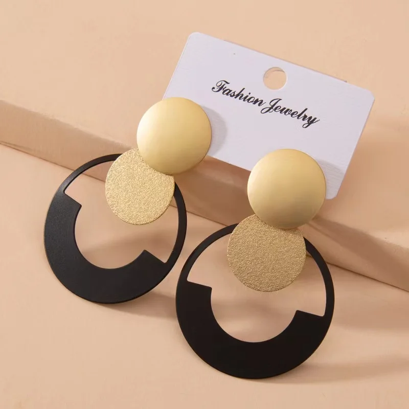 

Voikukka Jewelry 2021 New Product Geometric Pendant Hollow Earrings For Women Black Gold Color Classical Stud Design