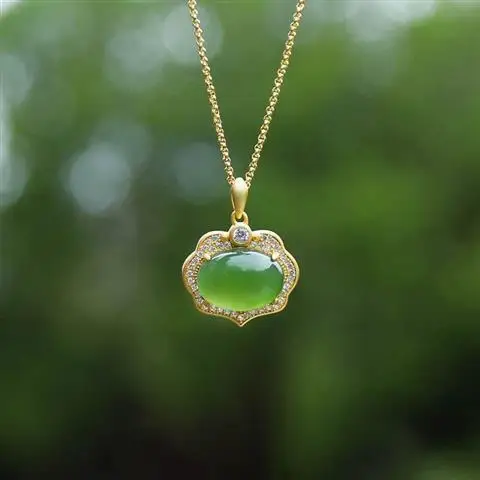 

Natural Hetian Jade Egg Noodles S925 Sterling Silver Pendant Jade Vintage Gilding Craft Silver Jewelry Simple Necklace Fashion