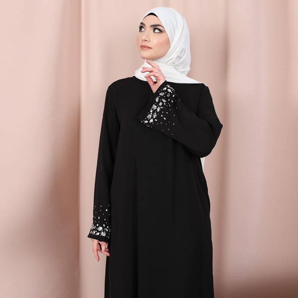 

Платье женское, атласное, с бриллиантами, в мусульманском стиле