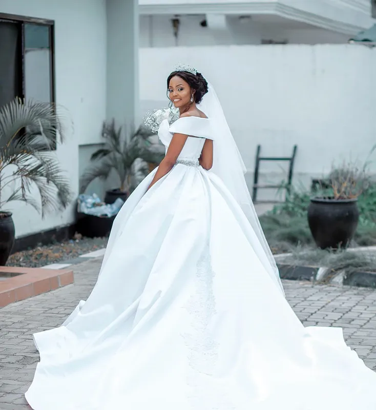 

Plus Size Off Shoulder Wedding Dresses with Crystal Belt 2020 Satin Ball Gown country princess garden wedding gown Vestidos De N