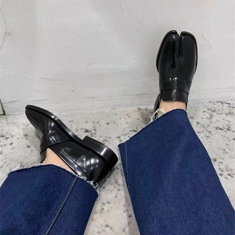 Женские туфли из лакированной кожи на плоской подошве в британском стиле tabi ninja