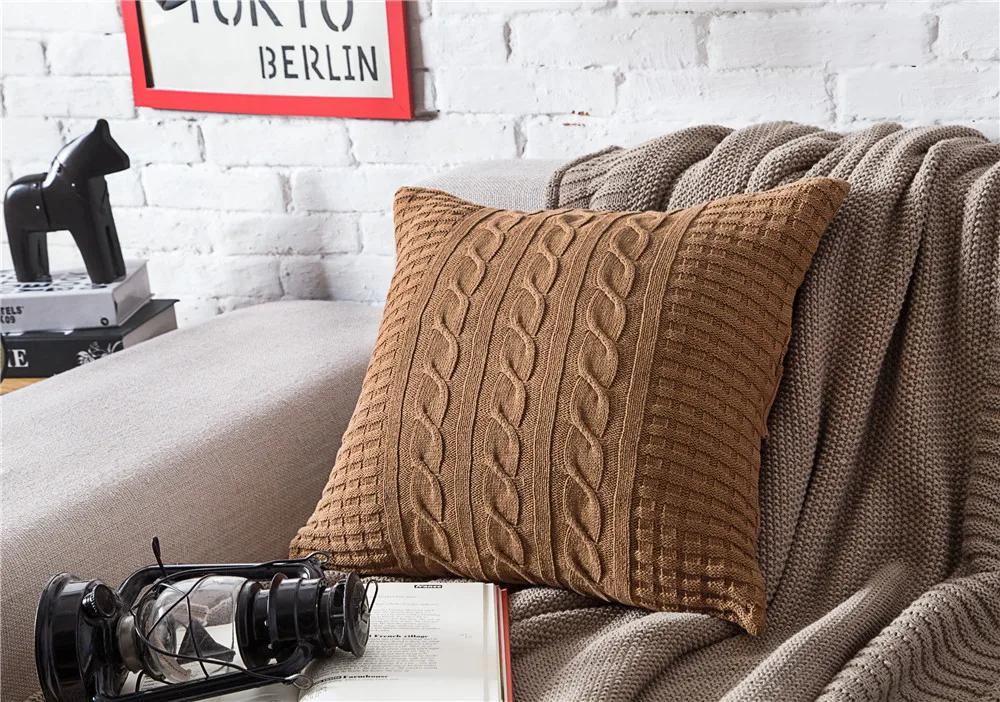 Вязаный чехол для подушки однотонный цвета слоновой кости серого розового