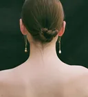 2021 Мода 18K позолоченные длинные висячие серьги Серьги с жемчугом позолоченный шар серьги-кольца Диссимметрия серьги для Для женщин