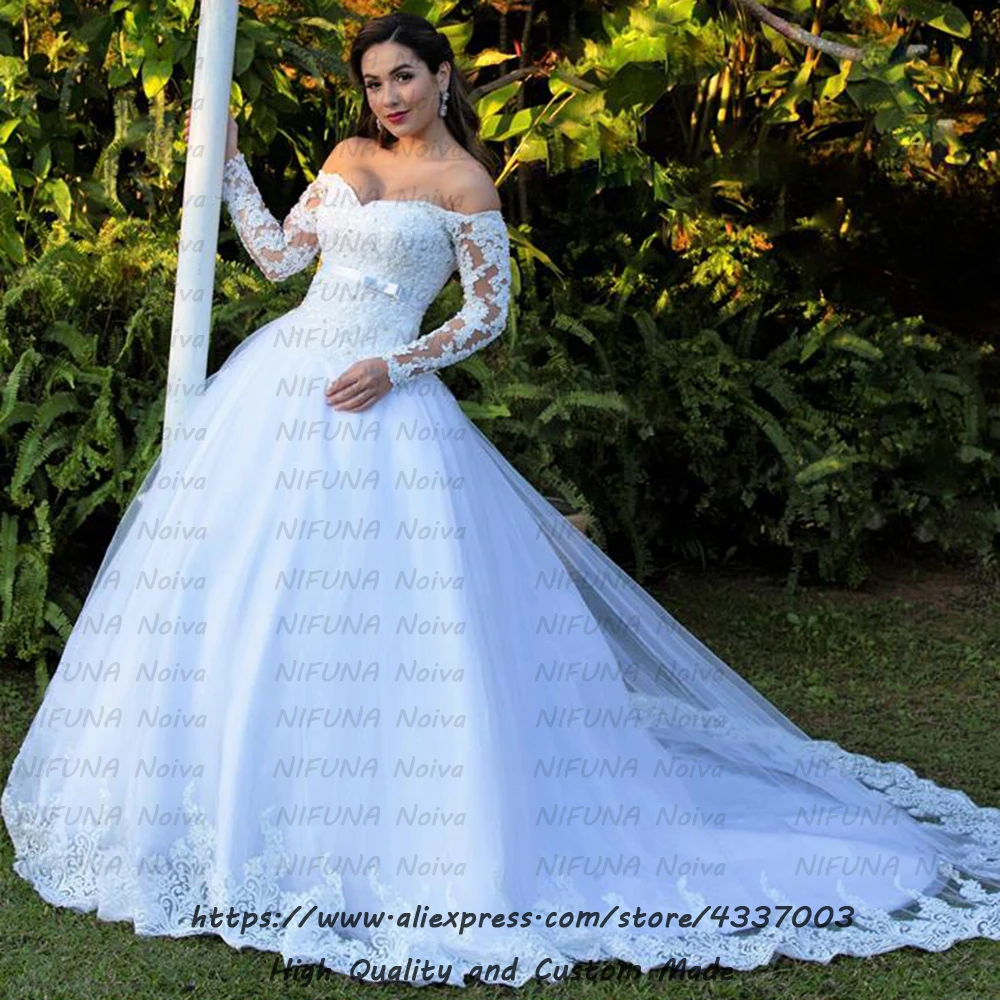 Блестящий тюль расшитый кристаллами и бисером бальное платье с длинным рукавом