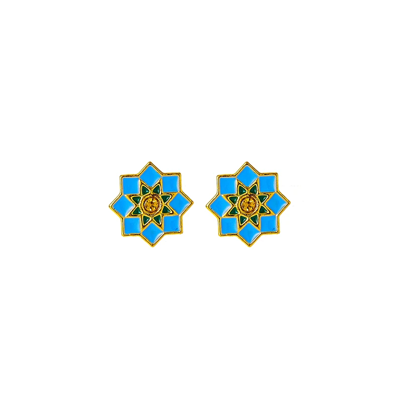 

New exquisite fashion popular geometric white petal earrings female romantic charm banquet accessories Valentine's Day gift