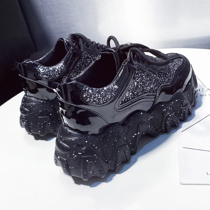 Кроссовки женские блестящие массивные на платформе со шнуровкой дизайнерские