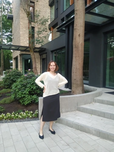 Блузка женская тонкая с V-образным вырезом однотонный пикантный топ свободного