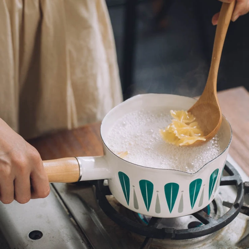 Маленькая эмалированная суповая кастрюля 1 л в японском стиле с узором листьев